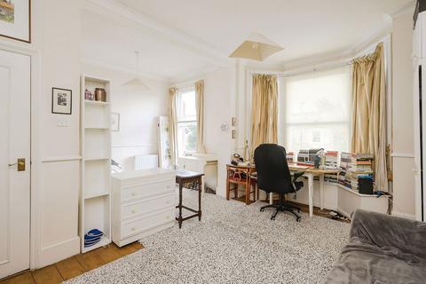 Studio for sale, Queens Road, London SW19