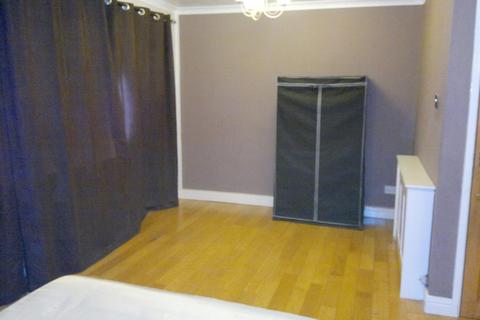 3 bedroom end of terrace house to rent, Milton Green, Shieldfield, Newcastle Upon Tyne