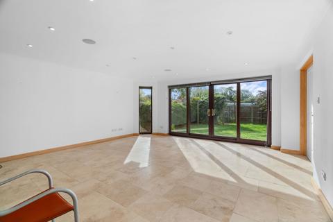 9 Cherry Orchard, Oakington, Cambridge, CB24 3AY