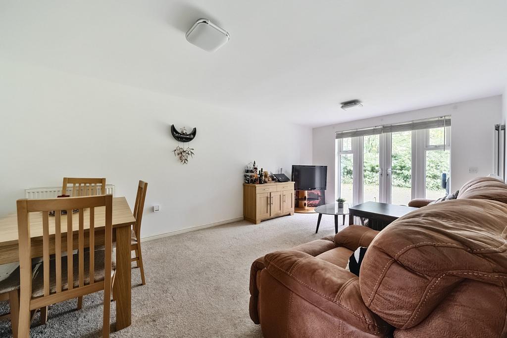 William Panter Court, Hampshire SO50 2 bed flat for sale £190,000