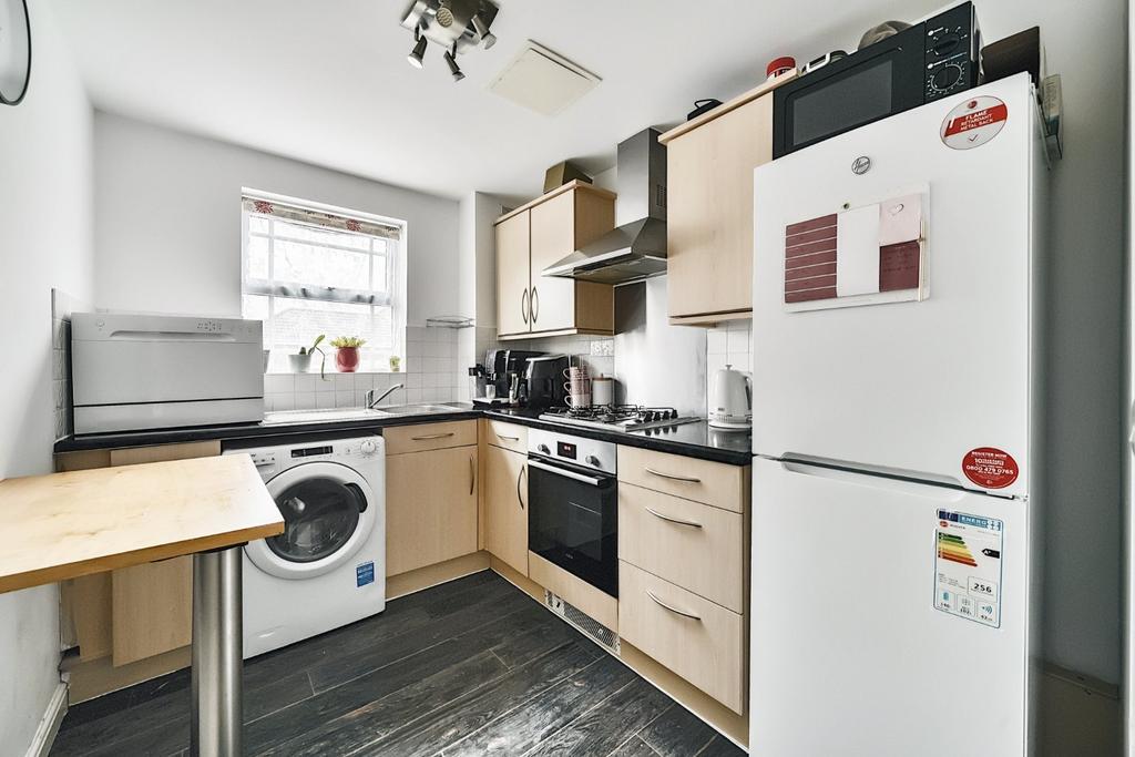 William Panter Court, Hampshire SO50 2 bed flat for sale £190,000