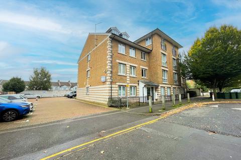 2 bedroom ground floor flat for sale, Fairways Court, The Grove, Gravesend, Kent, DA12