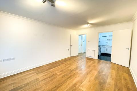 2 bedroom ground floor flat for sale, Fairways Court, The Grove, Gravesend, Kent, DA12