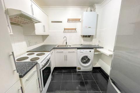 2 bedroom ground floor flat for sale, Fairways Court, The Grove, Gravesend, Kent, DA12