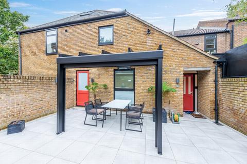 2 bedroom duplex for sale, Streetfield Mews, Blackheath, SE3