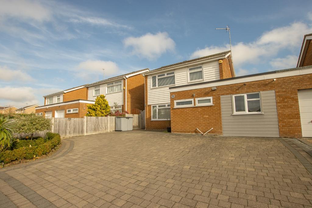 Little Walsingham Close, South Wootton 4 bed link detached house for