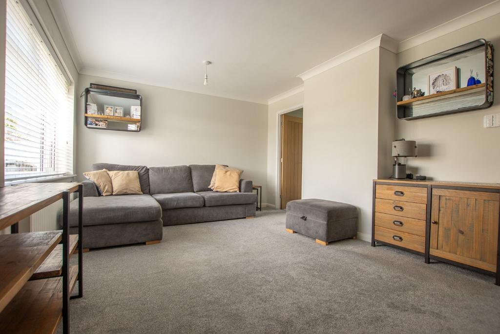 Little Walsingham Close, South Wootton 4 bed link detached house for