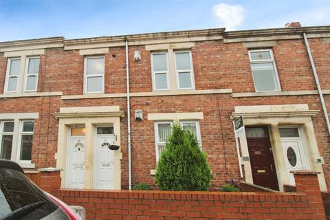 4 bedroom flat for sale, Shipcote Terrace, Gateshead