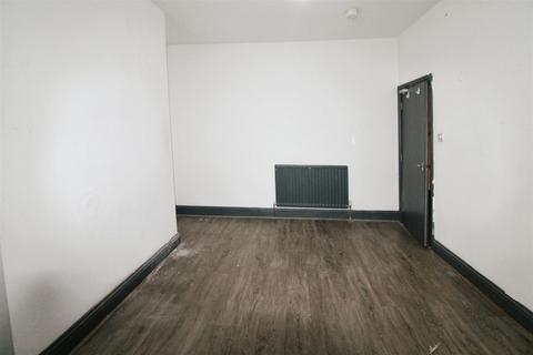 4 bedroom flat for sale, Shipcote Terrace, Gateshead