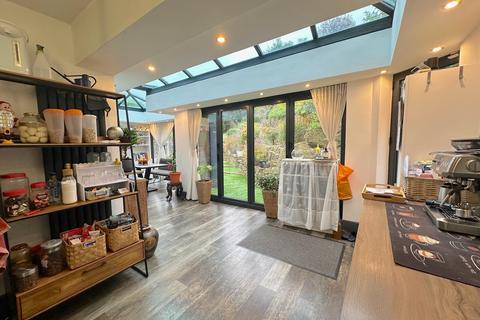 33a Castlecroft Lane, Wolverhampton, WV3 8JX