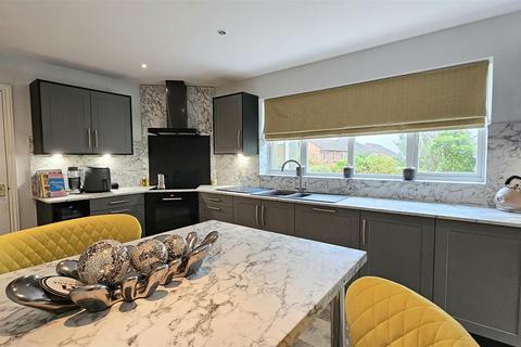 9 Swan Hill, Mickleover, Derby, DE3 0UW