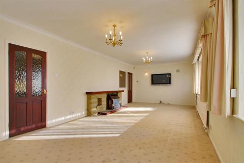 4 bedroom detached house to rent, Crook Log, Bexleyheath, Kent, DA6 8EB