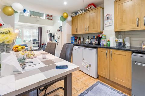 2 bedroom apartment for sale, Park Road, London N14