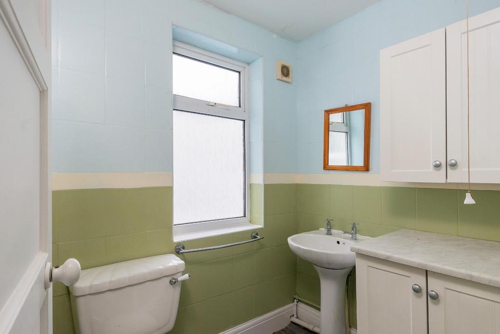 0 A7 RSV - Bathroom C.jpg