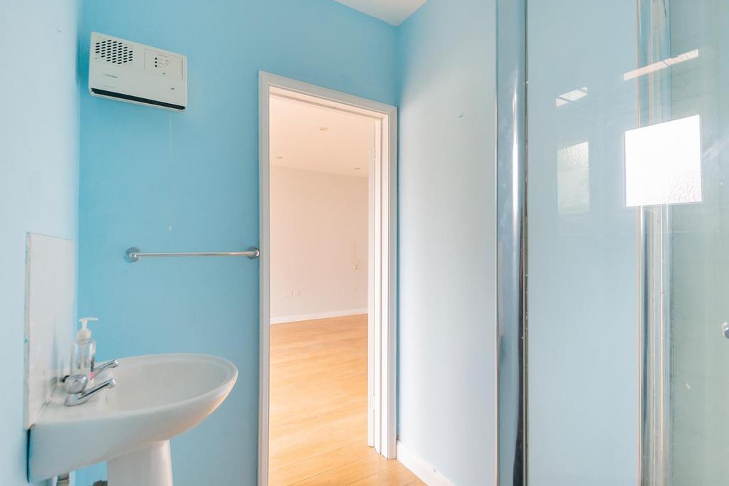 0 A7 RSV - Annexe - Bathroom A.jpg