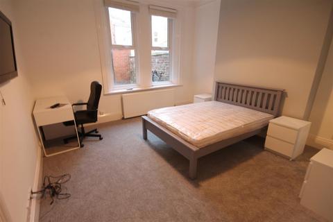 8 bedroom terraced house to rent, Devonshire Place, Jesmond