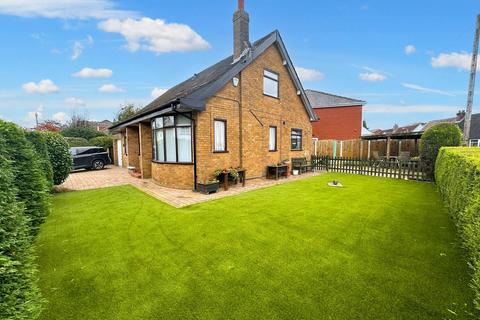 2 bedroom detached house for sale, Simister Lane, Prestwich, M25