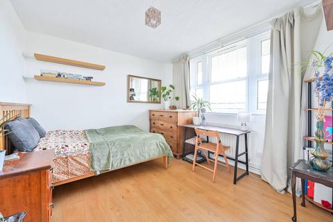 2 bedroom flat for sale, Doddington Grove, Oval, London, SE17