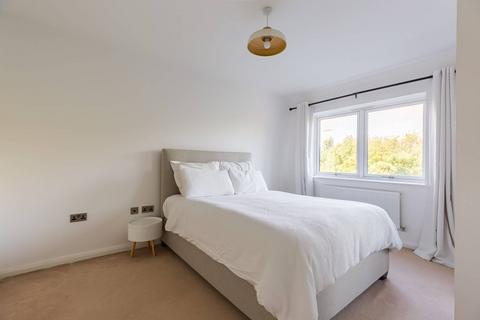 3 bedroom flat for sale, Thornbury Way, Walthamstow, London, E17