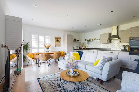 3 bedroom flat for sale, Thornbury Way, Walthamstow, London, E17