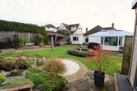 3 bedroom detached bungalow for sale, Warren Close, Rayleigh, SS6