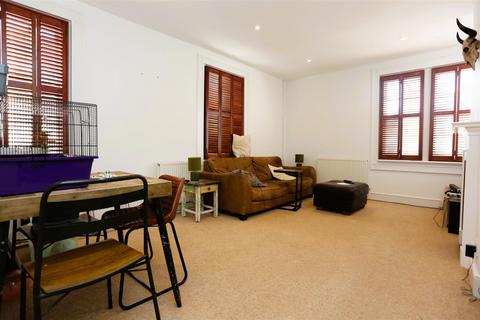 2 bedroom house to rent, South Road, Brighton