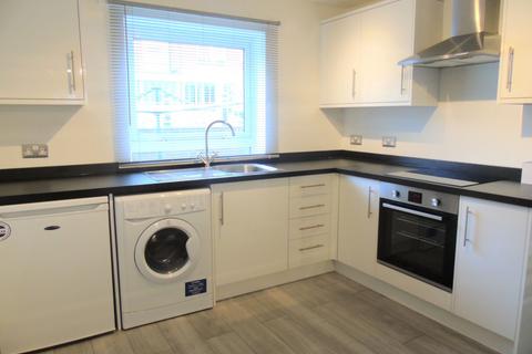 4 bedroom flat to rent, Woolford Close, Winchester, SO22