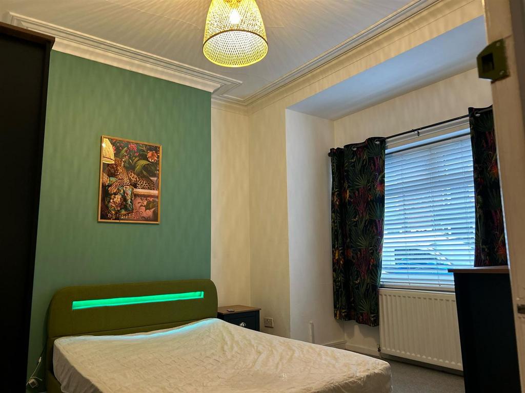 Room 1 58 Edgecumbe.jpg
