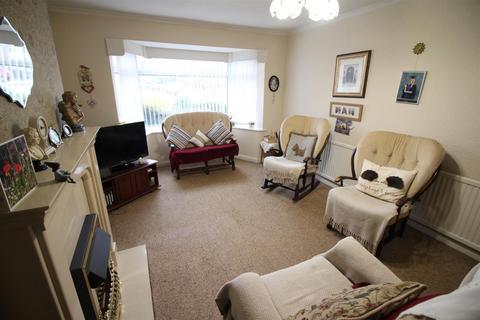 2 bedroom semi-detached bungalow for sale, Poplar Avenue, Leeds LS25