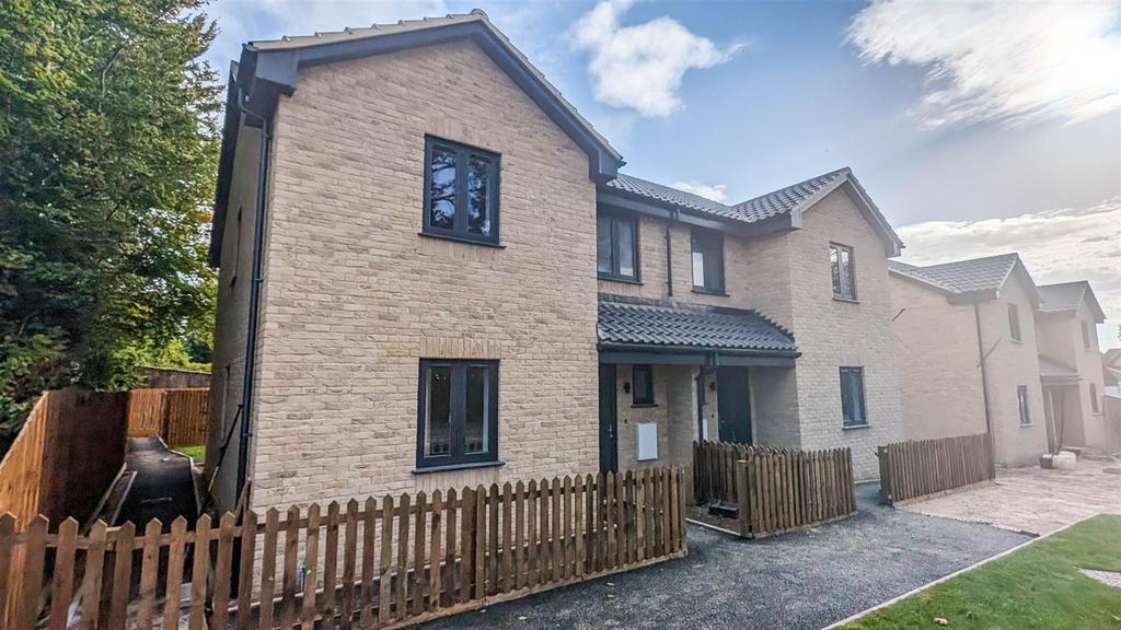 London Road, Six Mile Bottom CB8 3 bed semidetached house for sale £