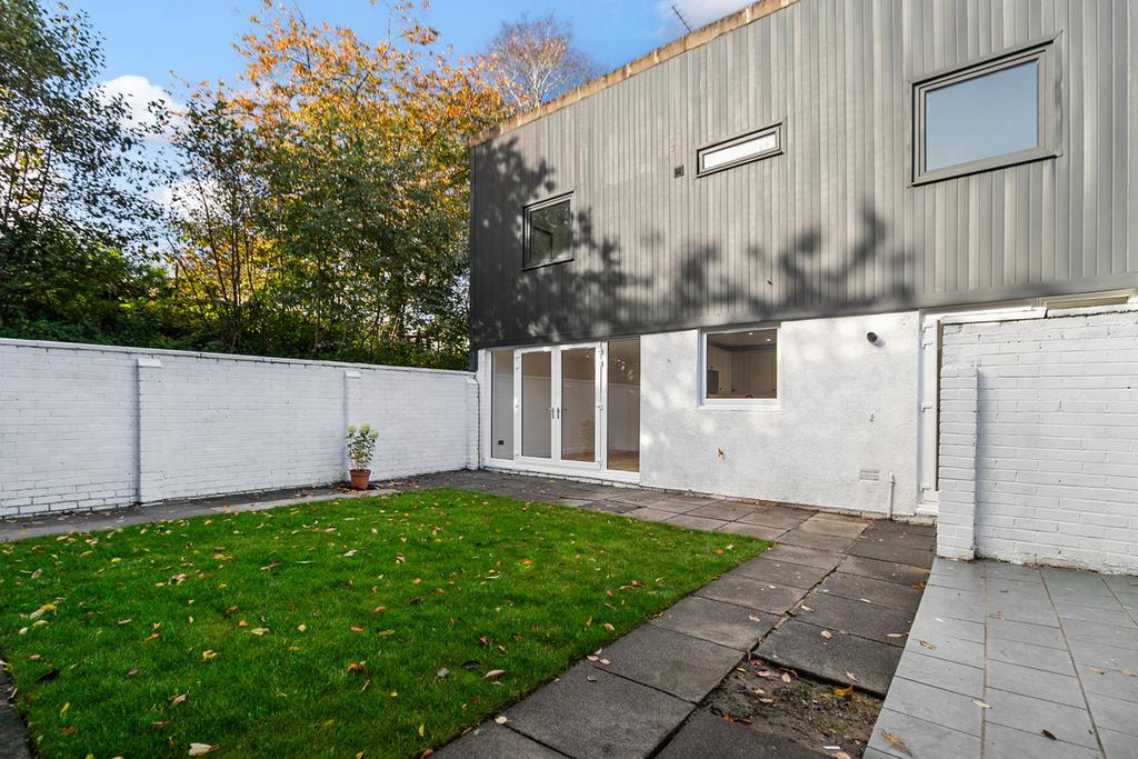 Maclehose Road, Glasgow, G67 3 bed semidetached house for sale £145,000