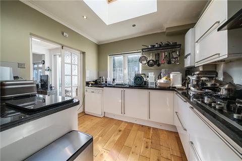 5 bedroom semi-detached house for sale, Montacute Road, London