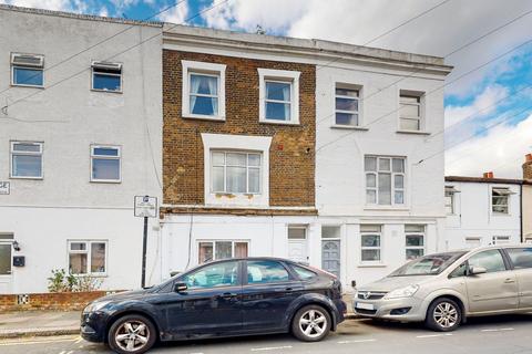 3 bedroom flat to rent, Burrage Place London SE18