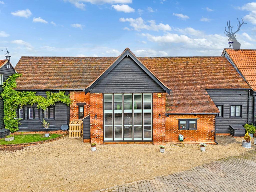 Chelmsford Road, High Ongar, Ongar 3 bed barn conversion for sale £