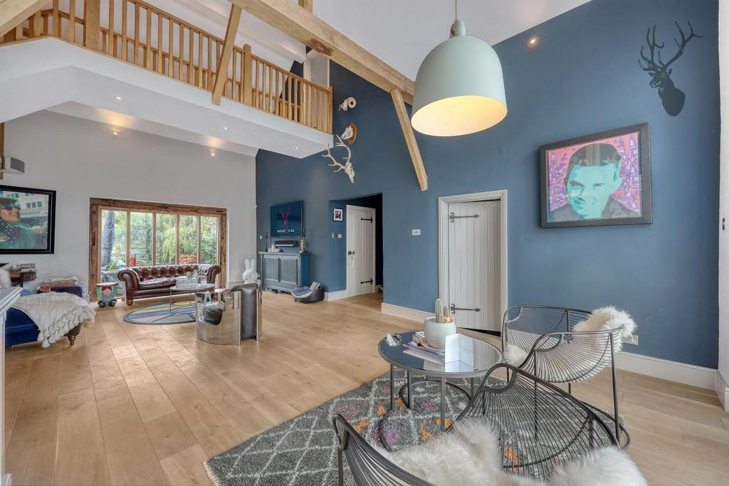 Chelmsford Road, High Ongar, Ongar 3 bed barn conversion for sale £
