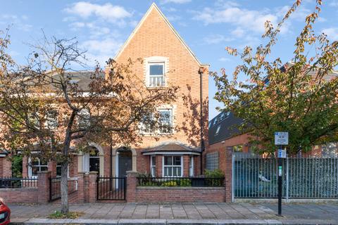 4 bedroom end of terrace house for sale, Telferscot Road, SW12