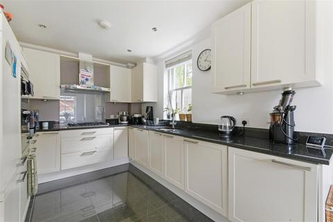 4 bedroom semi-detached house for sale, Clemson Mews, Epsom