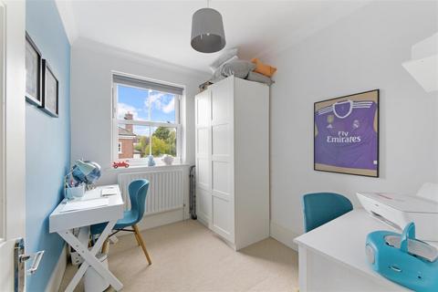 5 Clemson Mews, Epsom, KT17 3AG