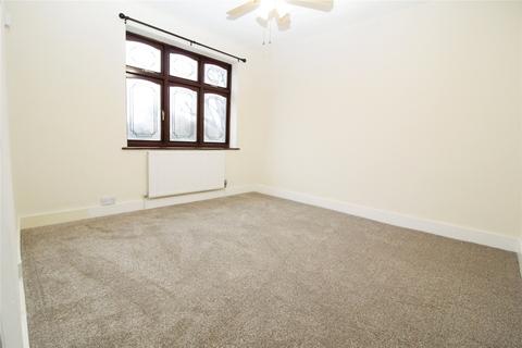 4 bedroom end of terrace house to rent, Shelley Avenue, Hornchurch, Essex, RM12