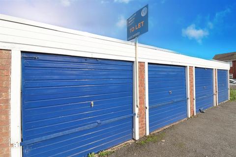 Garage to rent, Bursdon Close, Leicester LE3