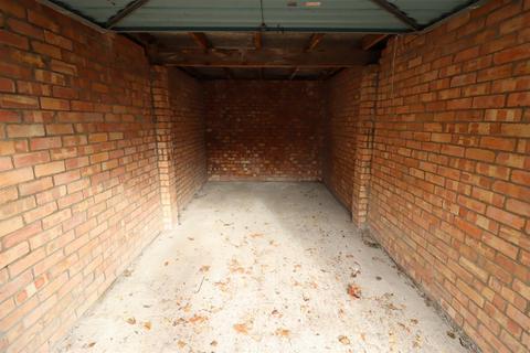 Garage to rent, Bursdon Close, Leicester LE3