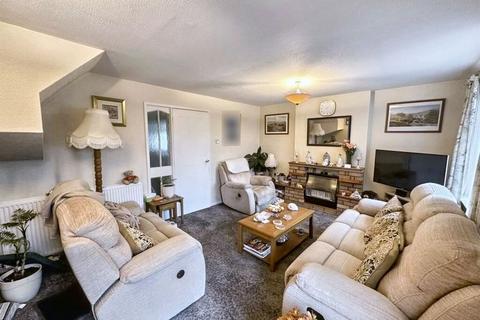 3 bedroom detached house for sale, Ullswater Drive, Bradford, West Yorkshire, BD6 2TE