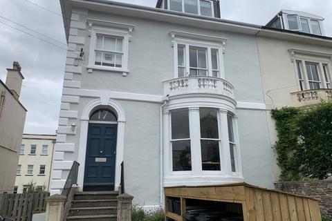 2 bedroom flat to rent, Wellington Park, Bristol BS8