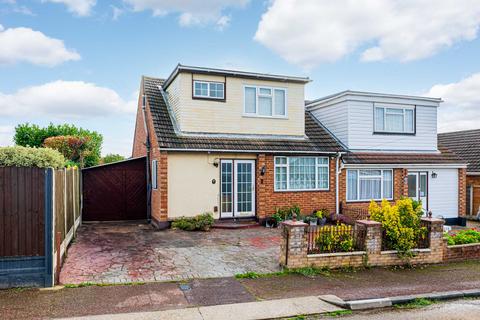 2 Alan Grove, Leigh-on-sea, SS9 5RU