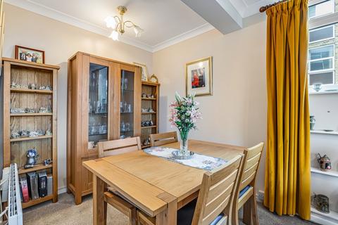 2 bedroom flat for sale, Parish Ghyll Drive, Ilkley, West Yorkshire, LS29