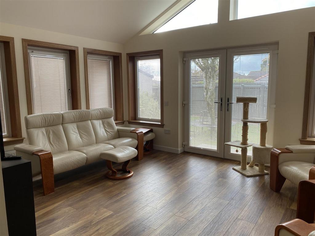15 Balfour Crescent, Milnathort, Kinross 3 bed detached bungalow to