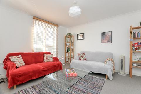 12 Rusbridge Close, London, E8 2RR