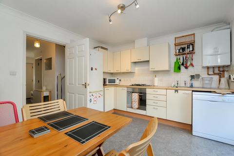 12 Rusbridge Close, London, E8 2RR