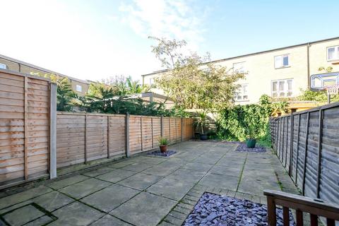 12 Rusbridge Close, London, E8 2RR