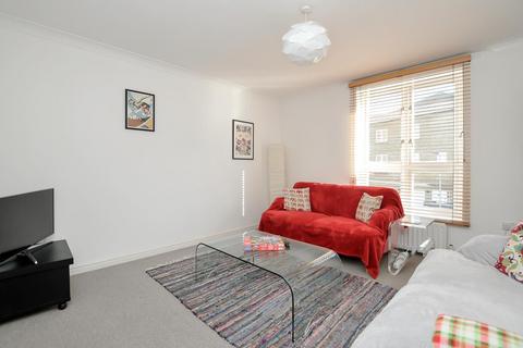 12 Rusbridge Close, London, E8 2RR